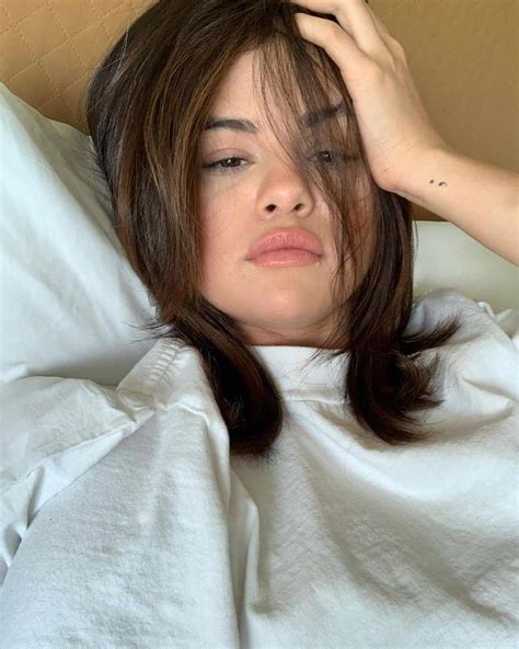 naked selena gomez|Selena Gomez just shared a naked bath photo and its vibes